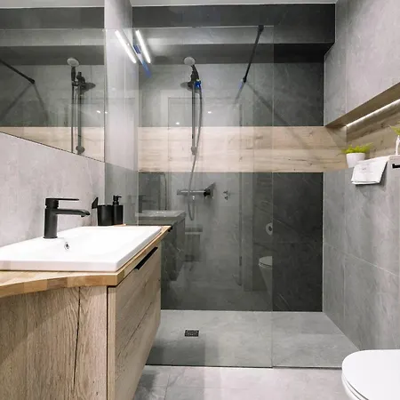 Gorski Przystanek Satola 2 زاكوباني