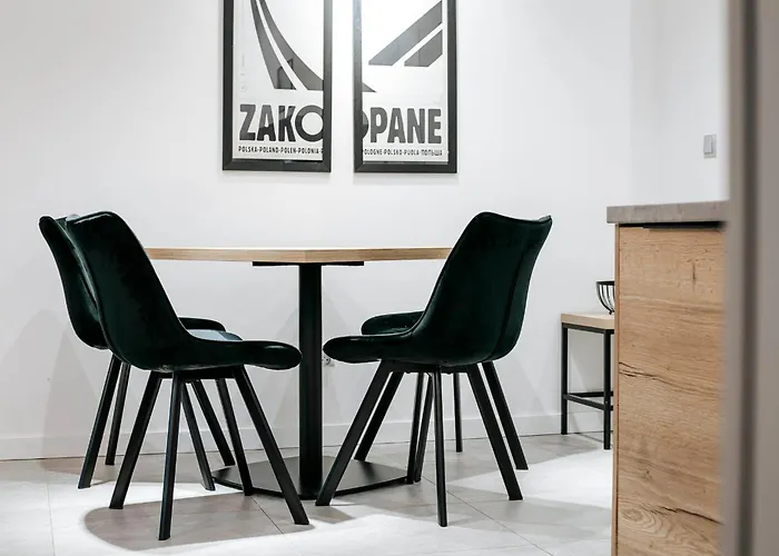 Górski Przystanek Satoła 2 *